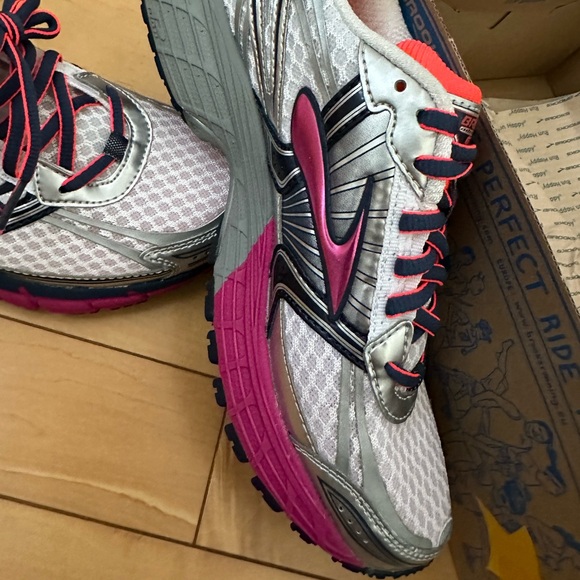 New BROOKS ADRENALINE GTS 14 size 7,5 - Picture 5 of 13